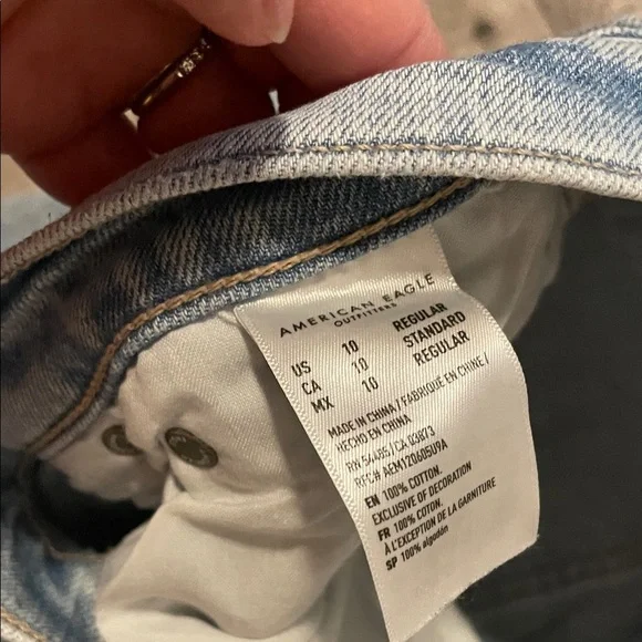 American Eagle Outfitters Ripped Light Blue High-Rise 90’s Boyfriend Jeans - Picture 6 of 9